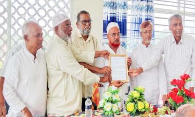 দাকোপে উপজেলা চেয়ারম্যানকে মুক্তিযোদ্ধাদের সংবর্ধনা