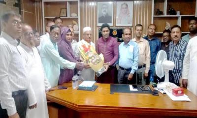 দাকোপে নবনির্বাচিত চেয়ারম্যান ও ভাইস চেয়ারম্যানদের দায়িত্ব গ্রহণ
