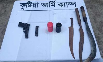 ভেড়ামারায় সেনাবাহিনীর পৃথক অভিযানে বিদেশি পিস্তল ও ককটেল উদ্ধার