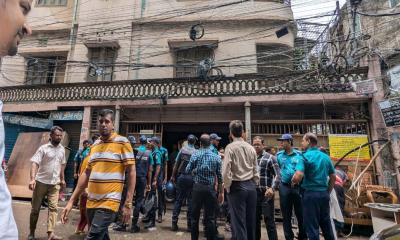 হাইকোর্টের নির্দেশ অমান্য করে জোরপূর্বক বাড়ি দখলের অভিযোগ