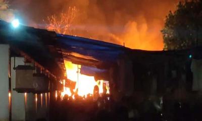 ভারতের দিল্লিতে ভয়াবহ আগুন