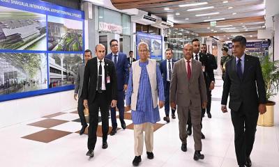 যুক্তরাজ্যের উদ্দেশে দেশ ছাড়লেন প্রধান উপদেষ্টা