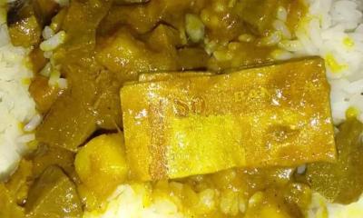 ঢাবি ক্যান্টিনের খাবারে মিলল ১০ টাকার নোট