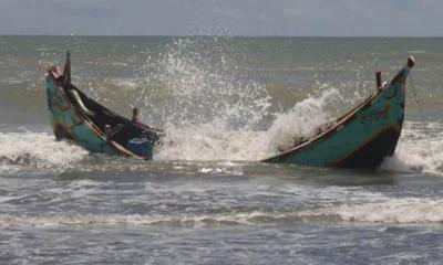 মেঘনা নদীতে নৌকা ডুবি, ব্যবসায়ী নিখোঁজ