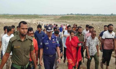 দুর্গাপুরে ফসলি জমিতে অবৈধ পুকুর খনন বন্ধ করলেন ইউএনও