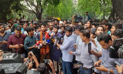 ঢাকা বিশ্ববিদ্যালয়ের মুরুব্বিয়ানা বন্ধ করতে হবে