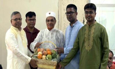 বীর মুক্তিযোদ্ধাদের ঈদ উপহার পাঠালেন প্রধানমন্ত্রী