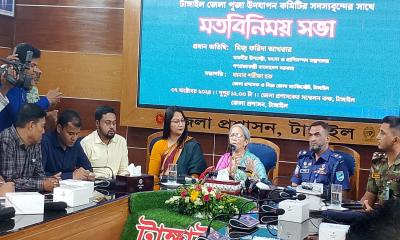 পাহারা দিয়ে উৎসব আনন্দময় হয়না