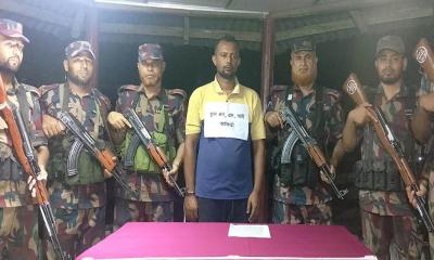 ফেনী সীমান্তে ভুয়া এনএসআই কর্মকর্তা আটক