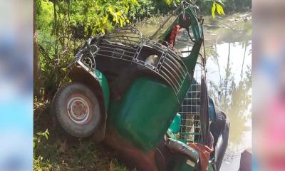 ফেনীতে পিকআপ চাপায় অটোরিকশা চালকসহ নিহত ২