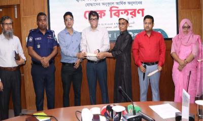 গণঅভ্যুত্থানে আহত যোদ্ধাদের মাঝে ৩ কোটি ৪৩ লাখ টাকার চেক বিতরণ