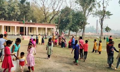 ফুলবাড়ীতে শিক্ষাপ্রতিষ্ঠানের পাশে ইট পোড়ানো ধুম