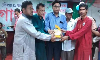 গাঙচিল সেরা গ্রন্থ পুরস্কার পেলেন মাহাদী সেকেন্দার
