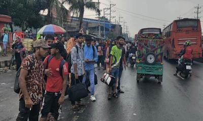 যানজটে নাকাল হাজারো মানুষ, বাড়ি ফিরছে পিকআপ-ট্রাকে
