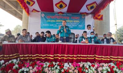 বিভৎস পুলিশ অফিসার আর পয়দা হবেনা