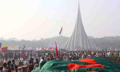 স্মৃতিসৌধে জনস্রোত