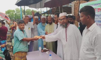অগ্নিকাণ্ডে ক্ষতিগ্রস্তদের আর্থিক সহায়তা দিলো জামায়াত