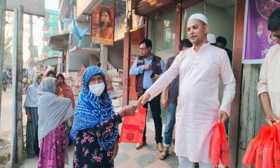 ইফতার পার্টি না করে জয়পুরহাটে মাসব্যাপী দরিদ্রদের মাঝে ইফতার বিতরণ