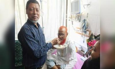 খালাসের রায়ে মিষ্টিমুখ করলেন এটিএম আজহার