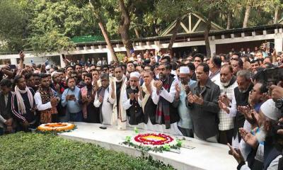 বঙ্গবন্ধুর সমাধিতে খসরু চৌধুরী এমপির শ্রদ্ধা