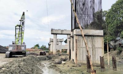 এগিয়ে চলছে ১৭৭ কোটি টাকার সেতুর নির্মাণ কাজ