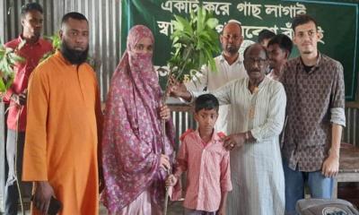 অরণ্যের উদ্যোগে প্রথম আলো চরে বৃক্ষরোপণ ও গাছ বিতরণ