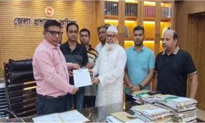 কুমিল্লায় মোবাইল ফোন ব্যবসায়ী সমিতির মানববন্ধন