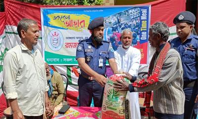 কুড়িগ্রামে অসহায় মানুষের মাঝে খাদ্যসামগ্রী বিতরণ