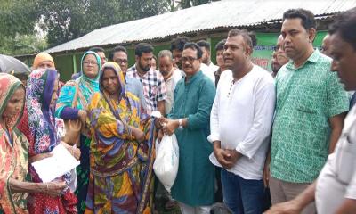 বানভাসিদের পাশে কুড়িগ্রাম জেলা পরিষদ