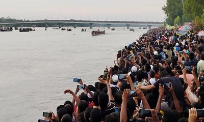 নৌকাবাইচ দেখতে ধরলার তীরে জনসমুদ্র