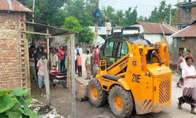 কুড়িগ্রাম পৌরসভার ড্রেন দখল করে স্থাপনা নির্মাণ, অপসারণ কাজে বাঁধা