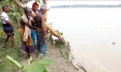 কুষ্টিয়ায় গড়াই নদীর অব্যাহত ভাঙনের কবলে আশ্রয়ণ প্রকল্প