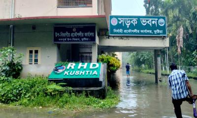 পানিতে ভাসছে কুষ্টিয়া শহর