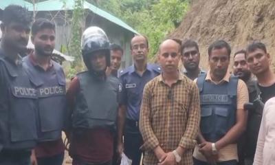 লামায় টোব্যাকো অফিসে ডাকাতি: প্রধান আসামি গ্রেপ্তার, লুণ্ঠিত টাকা-অস্ত্র উদ্ধার