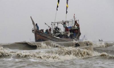 বঙ্গোপসাগরে লবণবাহী ২০টি ট্রলার ডুবে গেছে, অর্ধশতাধিক নিখোঁজ