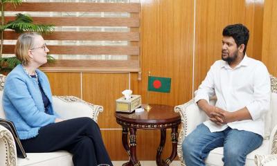 তথ্য উপদেষ্টার সঙ্গে ব্রিটিশ দূত কুকের সাক্ষাৎ
