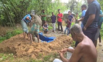 জীবিত থাকতেই নিজের কবর তৈরি করলেন মমতাজ