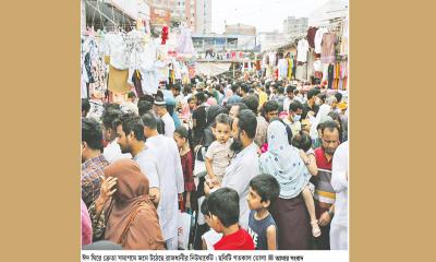 জমে উঠেছে রাজধানীর বিপণিবিতান