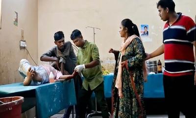 ময়মনসিংহ মেডিকেল: ঈদের ছুটিতে কেলেঙ্কারি ফাঁস ওয়ার্ডবয় আটক 