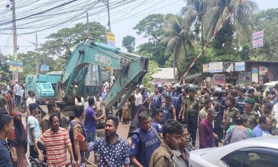 ময়মনসিংহে রেলবাজার উচ্ছেদে হতভম্ব ব্যবসায়ীরা