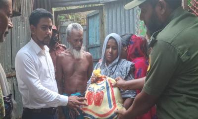 সড়ক দুর্ঘটনায় নিহত মোতালেবের পরিবারের পাশে উপজেলা প্রশাসন