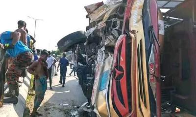 ময়মনসিংহে বাস দুর্ঘটনায় নিহত ১, আহত ৭