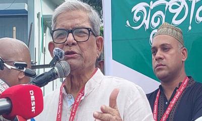 ক্রীড়া অঙ্গনকে রাজনীতি মুক্ত করে দেওয়া উচিত