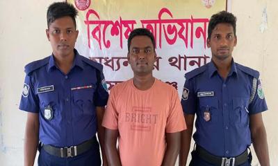 মধ্যনগরে যুবলীগ নেতা গ্রেপ্তার