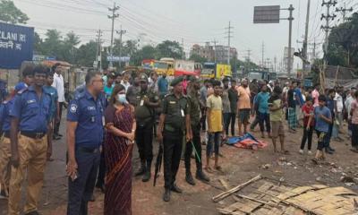 সোনারগাঁওয়ে অবৈধ ফুটপাতের দোকান উচ্ছেদ