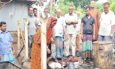 অগ্নিকাণ্ডে ঘর হারানো ফুলমতির পাশে যাদবপুর ইউনিয়ন বিএনপি