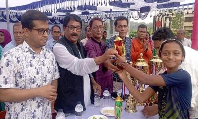 মহেশপুরে গোল্ডকাপ ফুটবল টুর্নামেন্টের ফাইনাল খেলা অনুষ্ঠিত
