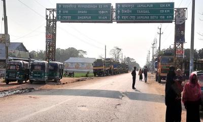 নান্দাইলে ফুটওভার ব্রিজ না থাকায় বাড়ছে দুর্ঘটনা