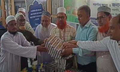 নাজিরপুরে ৫ শতাধিক কুরআন শরীফ বিনামূল্যে বিতরণ