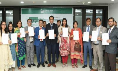 ন্যাশনাল ব্যাংকের তৃতীয় সাব-অর্ডিনেটেড বন্ড সার্টিফিকেট হস্তান্তর